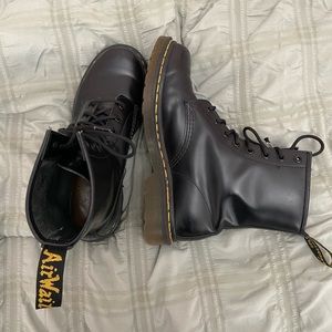 Classic Dr Martens Womens